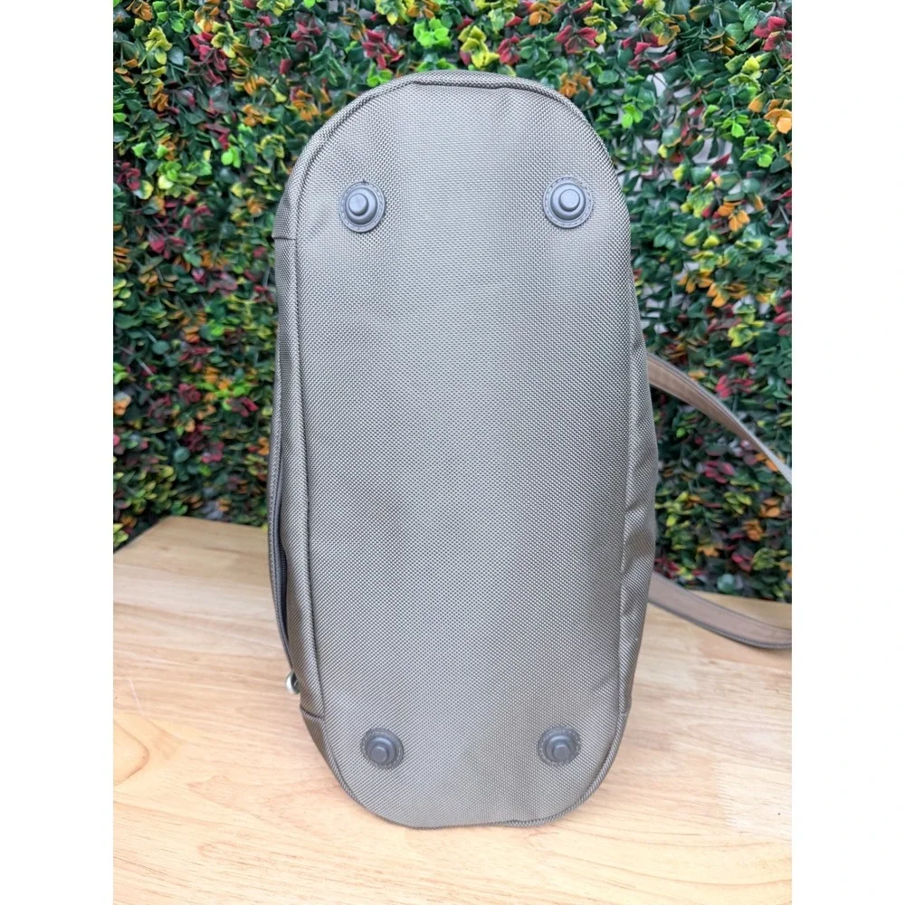 Briggs & Riley Taupe Ballistic Nylon Travel Tote Bag 255-7 Professional Carry On